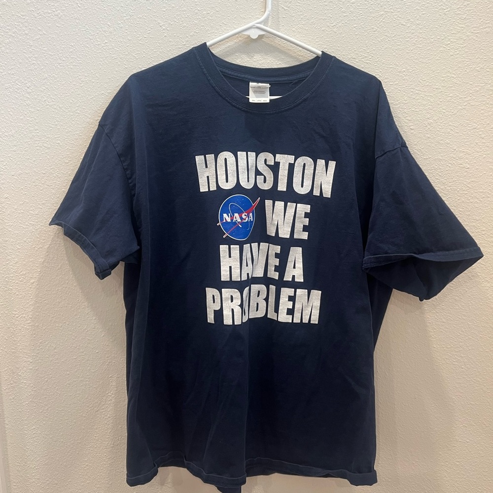 Men’s Gildan Ultra Cotton Navy Graphic NASA Tee Size 2XL.